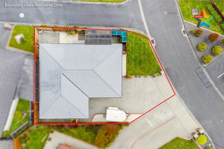 Photo of property in 21 Woodland Mews, Wainuiomata, Lower Hutt, 5014