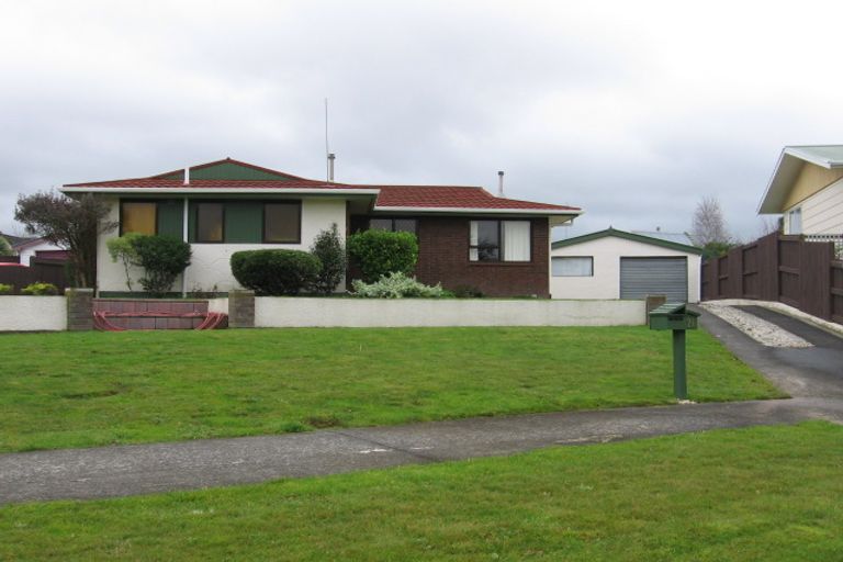 Photo of property in 21 Lyndale Place, Kelvin Grove, Palmerston North, 4414