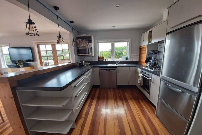 Photo of property in 106 Farnham Street, Mornington, Wellington, 6021