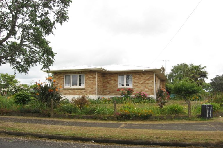 Photo of property in 2 Freyberg Crescent, Pukekohe, 2120