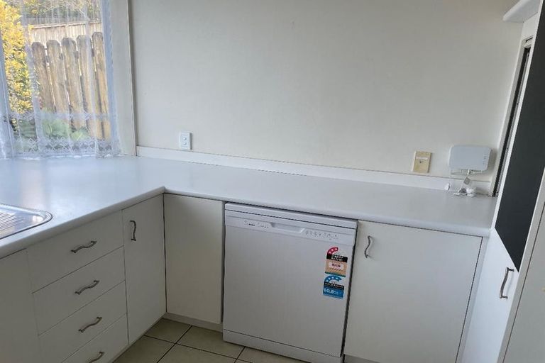 Photo of property in 2/17 Kells Place, Botany Downs, Auckland, 2010