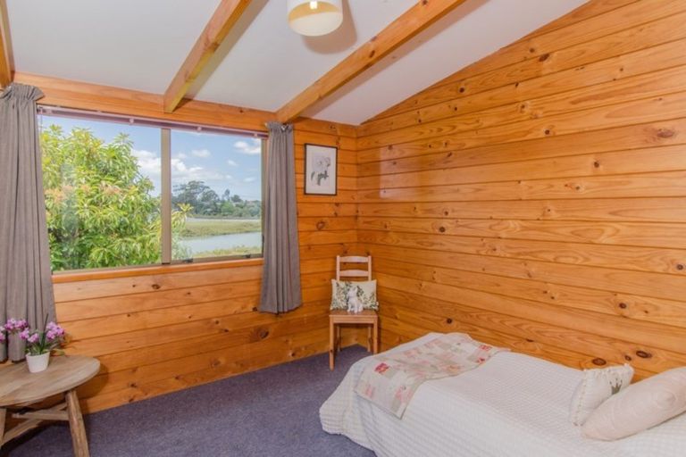 Photo of property in 2/80 Cobham Crescent, Kelston, Auckland, 0602