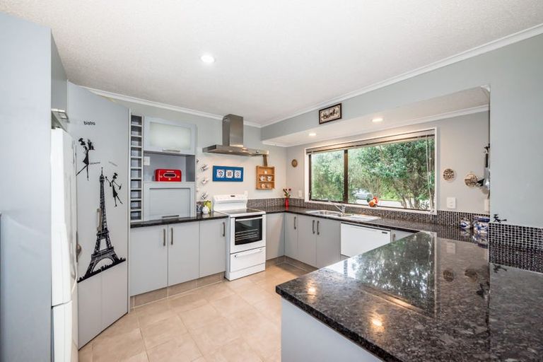 Photo of property in 12 Tobys Way, Waikanae Beach, Waikanae, 5036