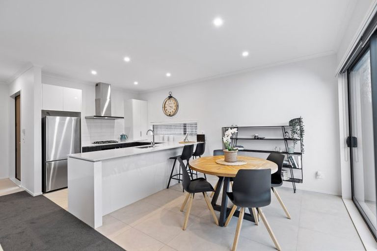 Photo of property in 8 Kuparu Lane, Red Beach, 0932