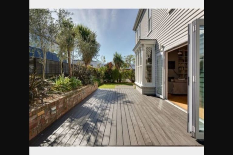 Photo of property in 913 Colombo Street, Christchurch Central, Christchurch, 8013