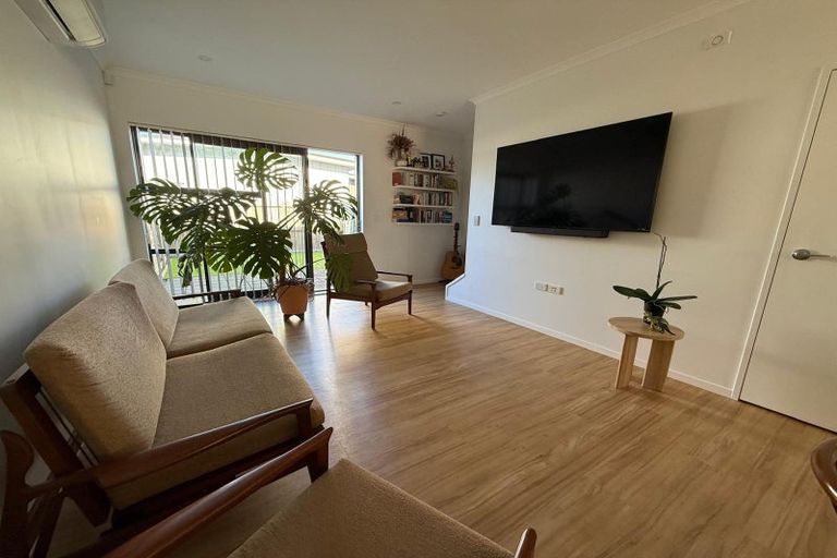 Photo of property in 8 Kitea Place, Mangere, Auckland, 2022