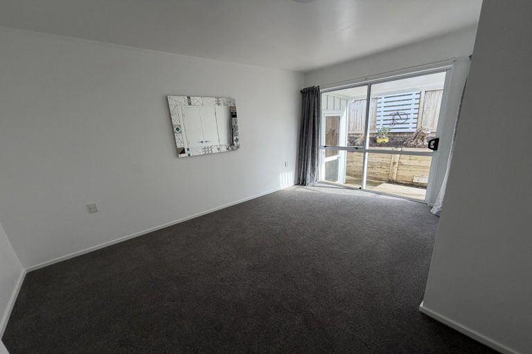 Photo of property in 8 Fantome Place, Whalers Gate, New Plymouth, 4310