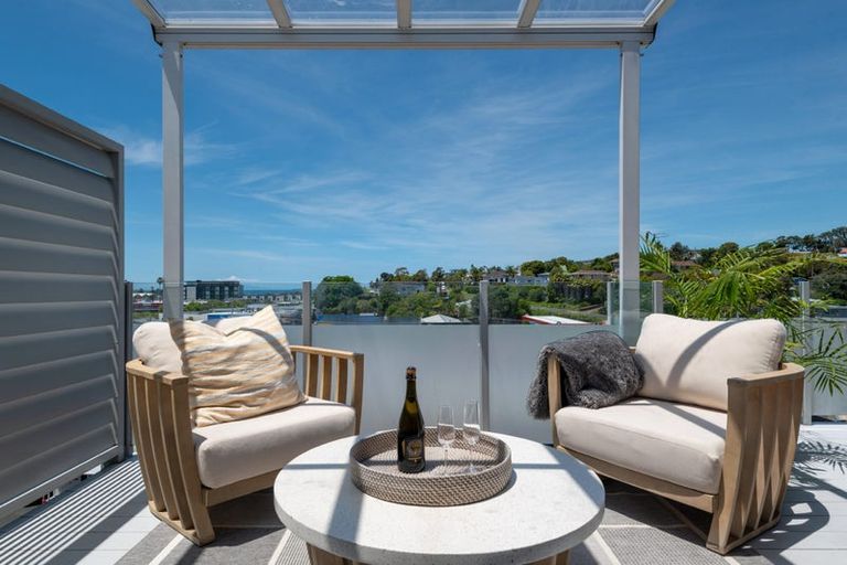 Photo of property in Wilk Heights, 2/8 Wilk Lane, Browns Bay, Auckland, 0630