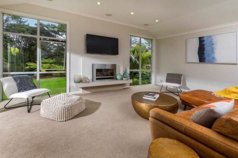 Photo of property in 21 Churchouse Road, Greenhithe, Auckland, 0632