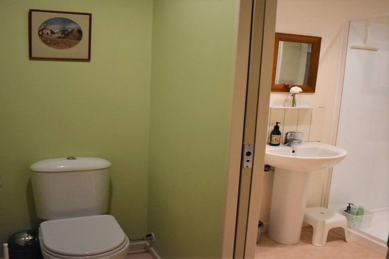 Photo of property in 6 Glendavar Street, Berhampore, Wellington, 6023