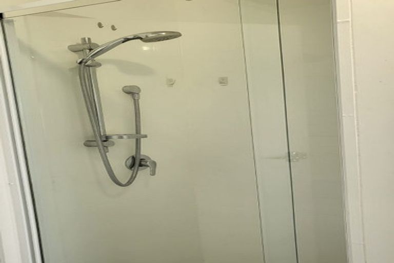 Photo of property in 3 Woodhouse Place, West Harbour, Auckland, 0618