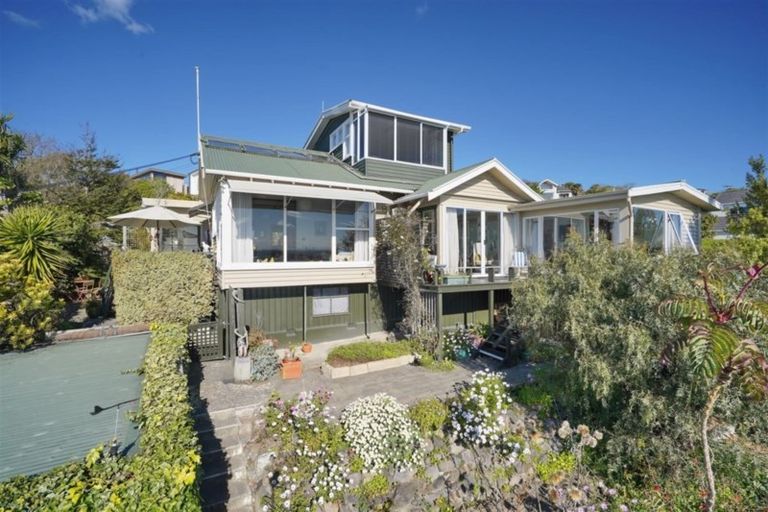 Photo of property in 23 The Brae, Mount Pleasant, Christchurch, 8081