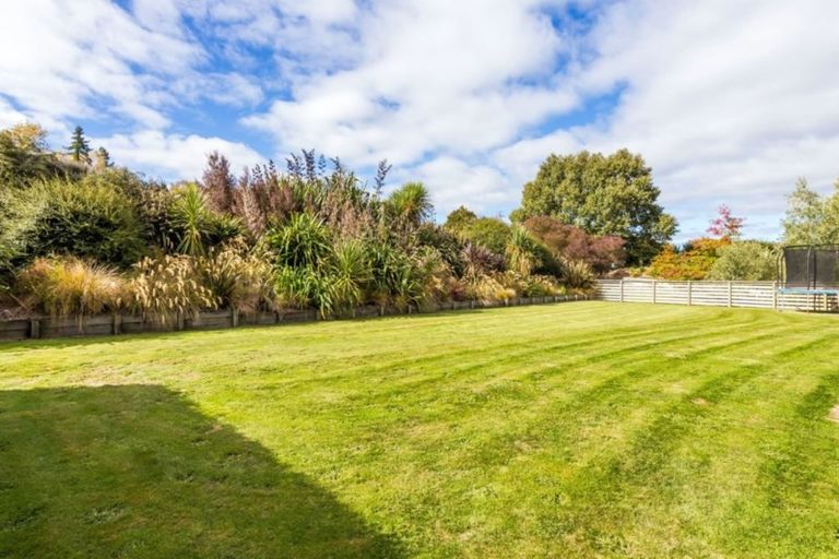 Photo of property in 27 Loch Views Road, Acacia Bay, Taupo, 3385