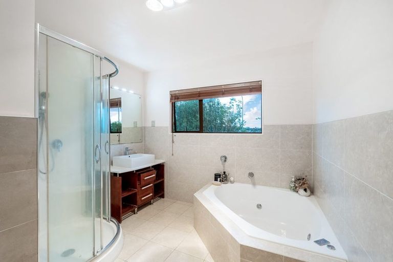 Photo of property in 23 Ballymore Drive, Pinehill, Auckland, 0632
