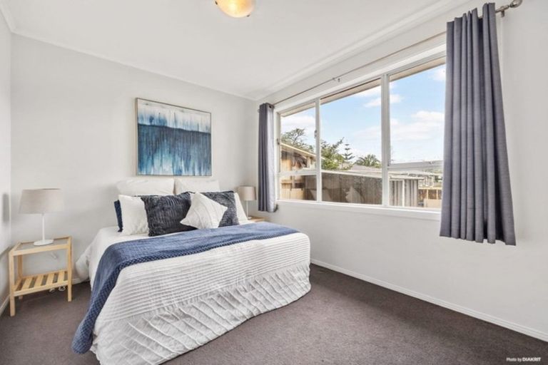 Photo of property in 2/3172 Great North Road, New Lynn, Auckland, 0600