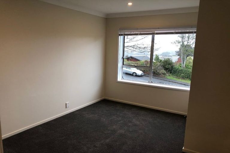 Photo of property in 33 Noeleen Street, Glenfield, Auckland, 0629
