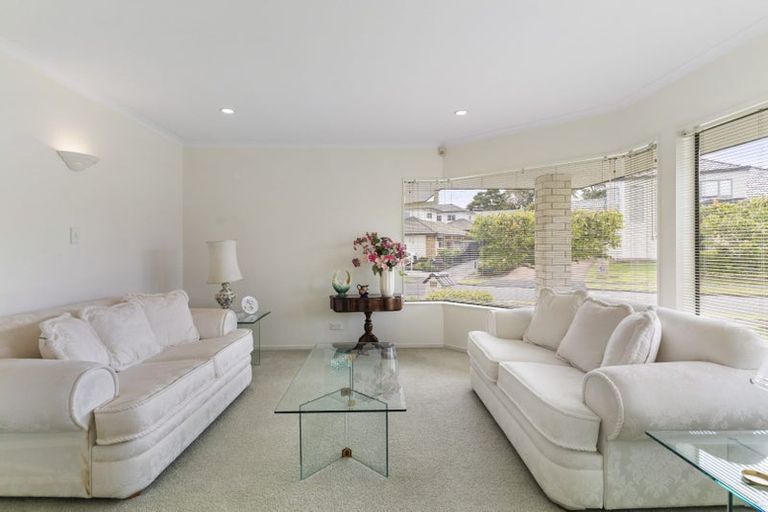 Photo of property in 2 Pat O'connor Place, Manurewa, Auckland, 2105