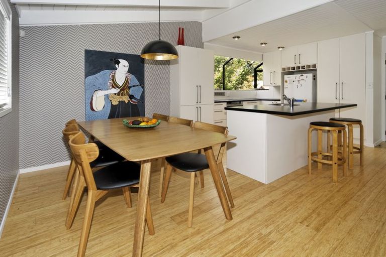 Photo of property in 111 Daffodil Street, Titirangi, Auckland, 0604