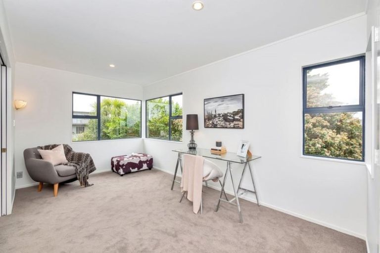 Photo of property in 1/266 Glamorgan Drive, Northcross, Auckland, 0630