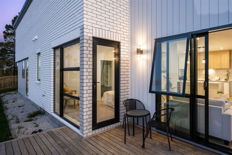 Photo of property in 1 Horokaka Street, Massey, Auckland, 0614