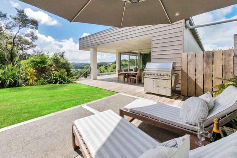 Photo of property in 31 Brick Bay Drive, Sandspit, Warkworth, 0982