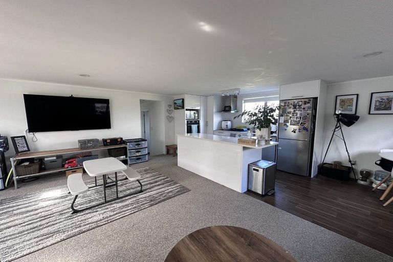 Photo of property in 4 Centreway Road, Orewa, 0931