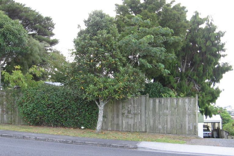 Photo of property in 144 Luckens Road, West Harbour, Auckland, 0618