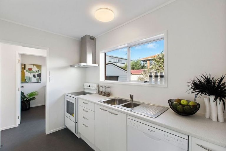 Photo of property in 2/9 Esmonde Road, Takapuna, Auckland, 0622