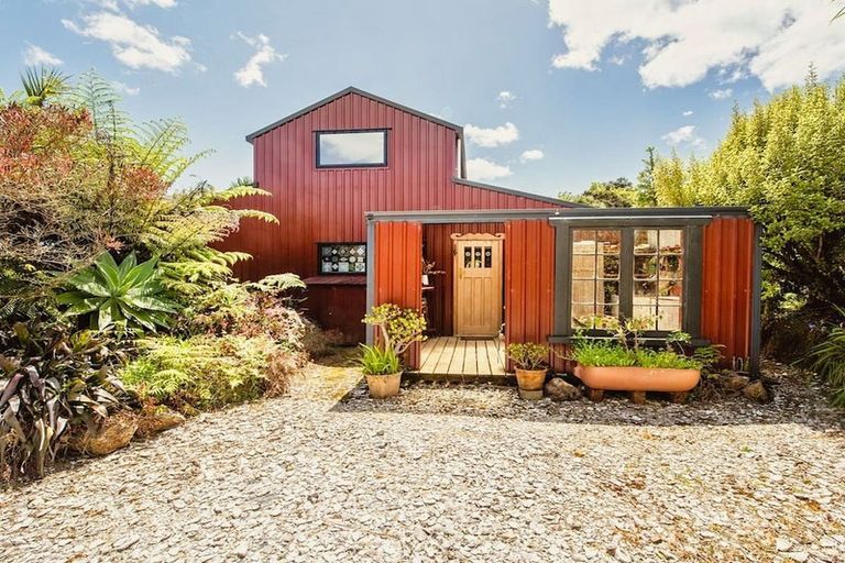 Photo of property in 76 Top Town Place, Coromandel, 3506