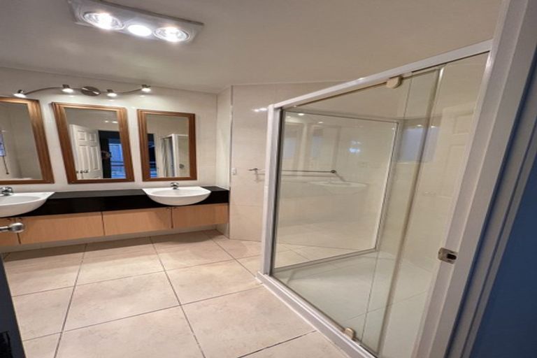 Photo of property in 48 Lyons Avenue, Murrays Bay, Auckland, 0630