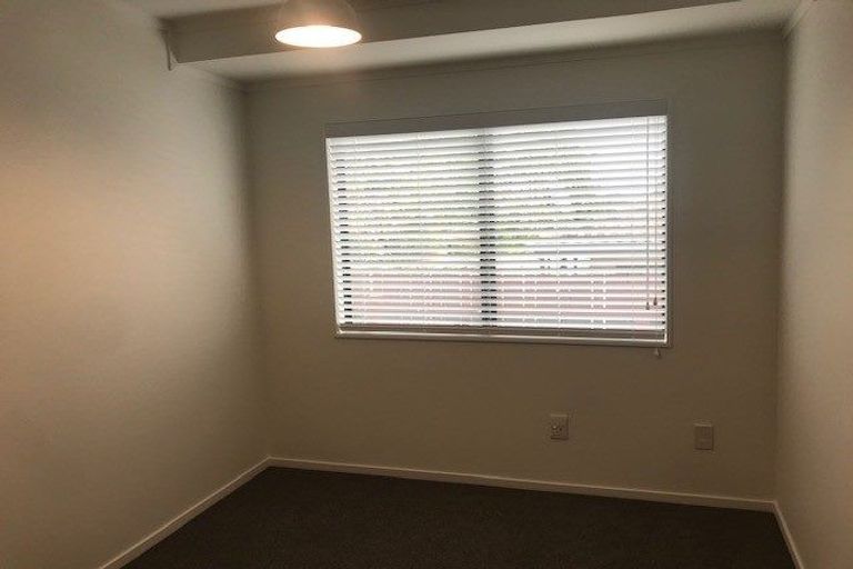 Photo of property in 2/98 Mirrabooka Avenue, Botany Downs, Auckland, 2010