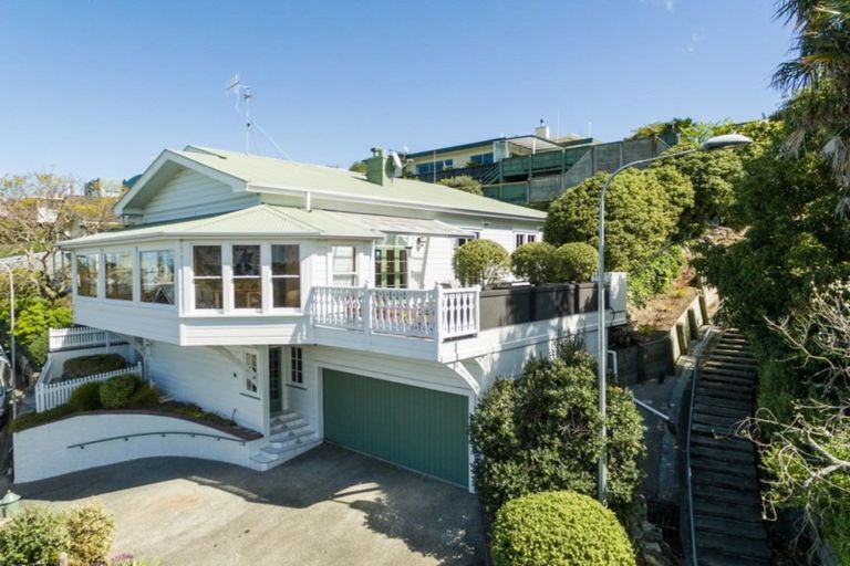 Photo of property in 18 Sealy Road, Bluff Hill, Napier, 4110