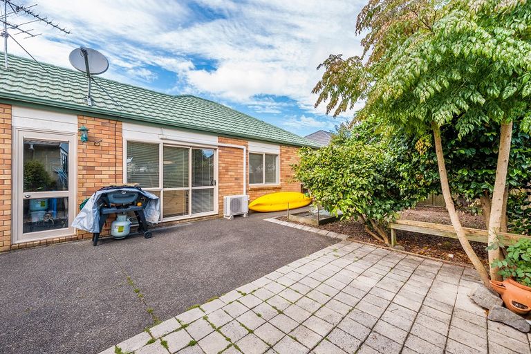 Photo of property in 20 Dunbarton Drive, Ranui, Auckland, 0612