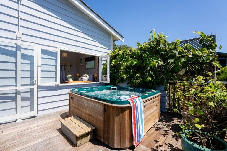 Photo of property in 15 Kowhai Road, Mairangi Bay, Auckland, 0630