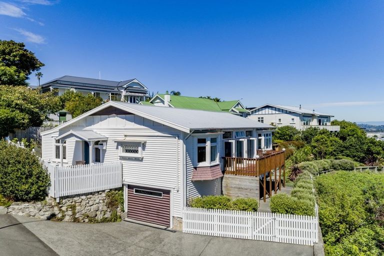 Photo of property in 14 Bay View Road, Bluff Hill, Napier, 4110