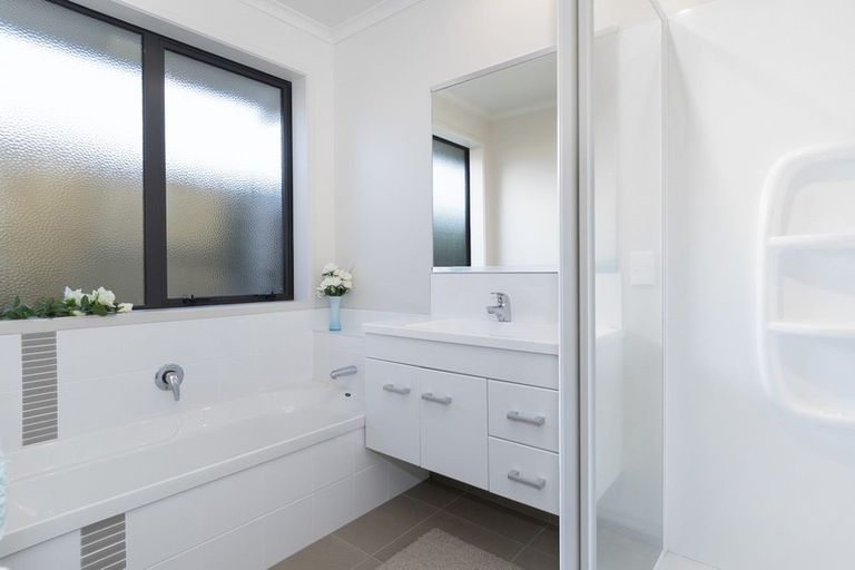 Photo of property in 24 Annandale Drive, Pyes Pa, Tauranga, 3112