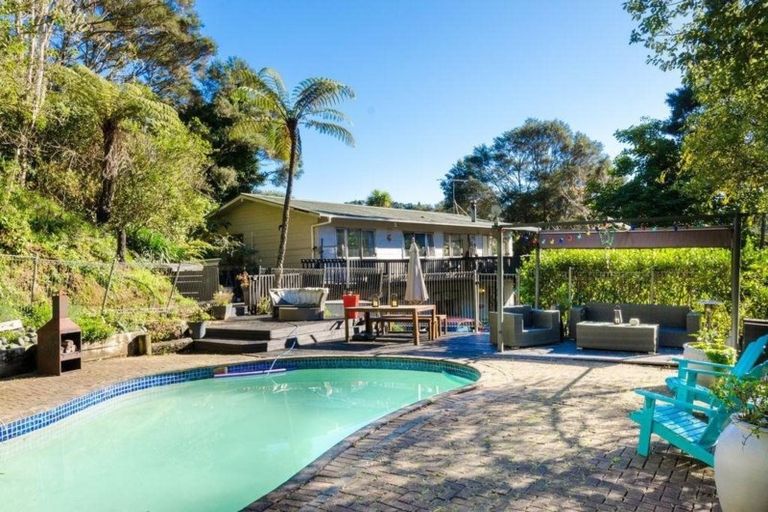 Photo of property in 42 Opanuku Road, Henderson Valley, Auckland, 0612