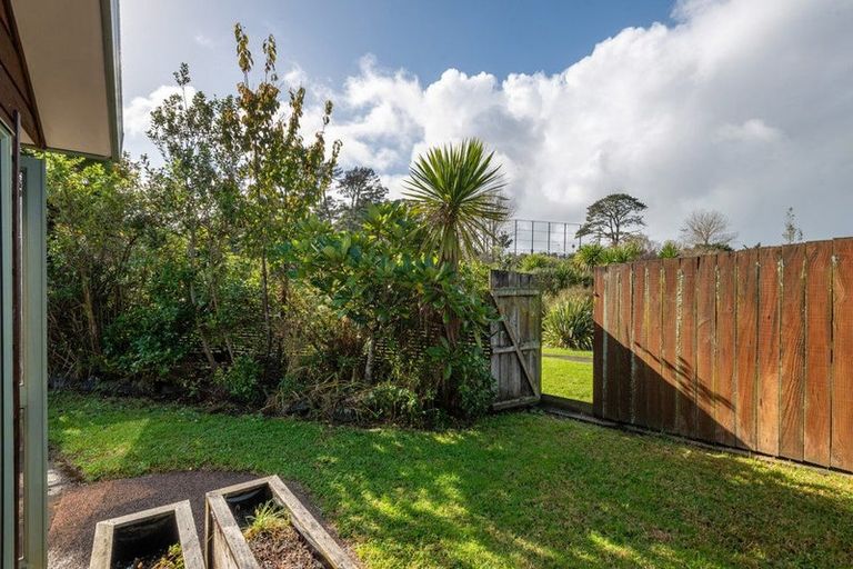 Photo of property in 43 Unsworth Drive, Unsworth Heights, Auckland, 0632