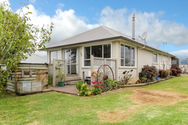 Photo of property in 16 Tuahu Place, Waitara, 4320