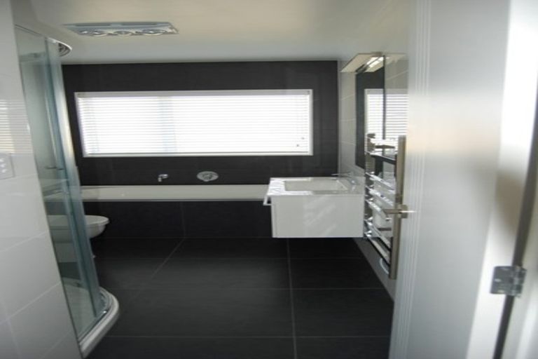 Photo of property in 20 Papa Orchard Drive, Kumeu, 0810