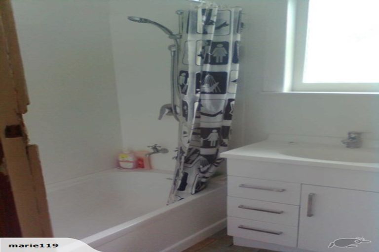 Photo of property in 1/12 Hinekohu Street, New Lynn, Auckland, 0600