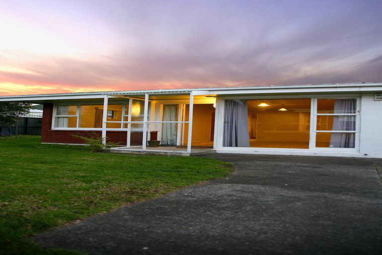 Photo of property in 2/55 Orams Road, Hillpark, Auckland, 2102