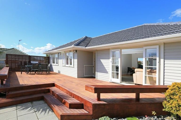 Photo of property in 3 Brookfield Road, Te Atatu Peninsula, Auckland, 0610