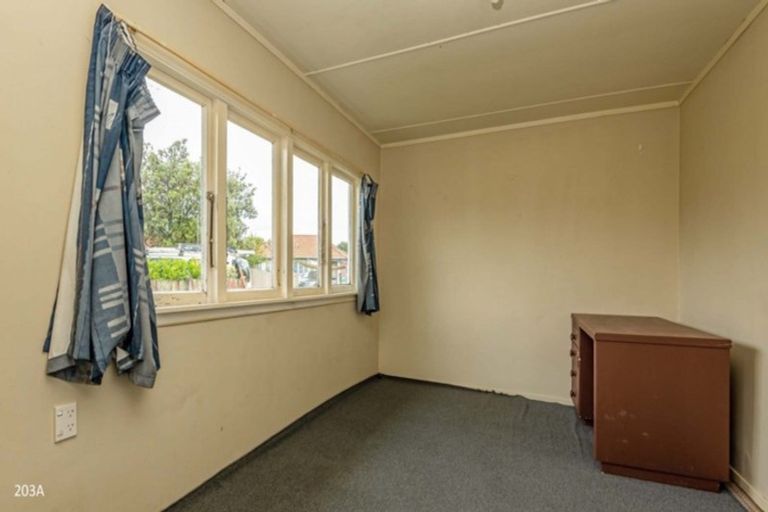 Photo of property in 203 College Street, West End, Palmerston North, 4412