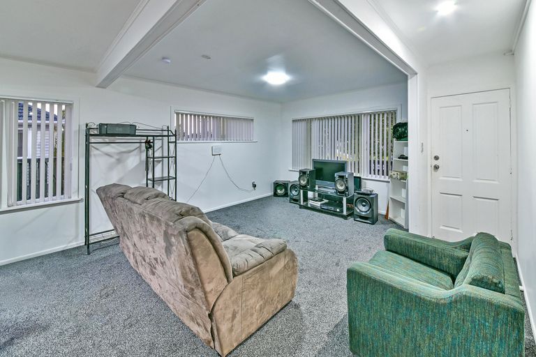 Photo of property in 2/49 Sutton Crescent, Papakura, 2110