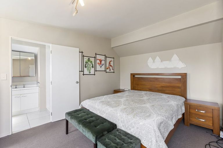 Photo of property in 2/10 Altair Place, Windsor Park, Auckland, 0632