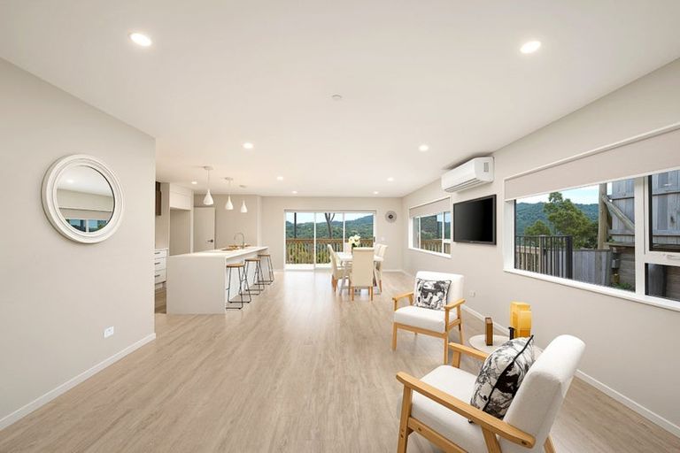 Photo of property in 220 Forest Hill Road, Waiatarua, Auckland, 0612