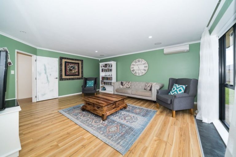 Photo of property in 38 Branigan Parade, Kelvin Grove, Palmerston North, 4414