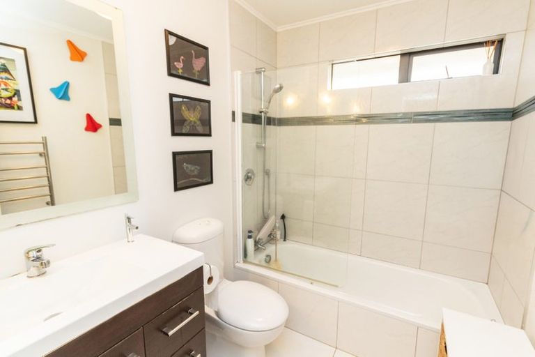 Photo of property in 6 Debra Way, Karori, Wellington, 6012