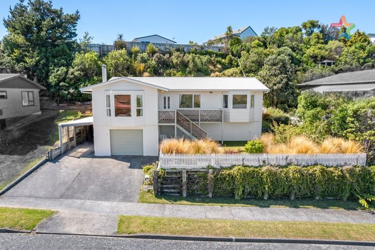 Photo of property in 4 Tarras Grove, Kelson, Lower Hutt, 5010
